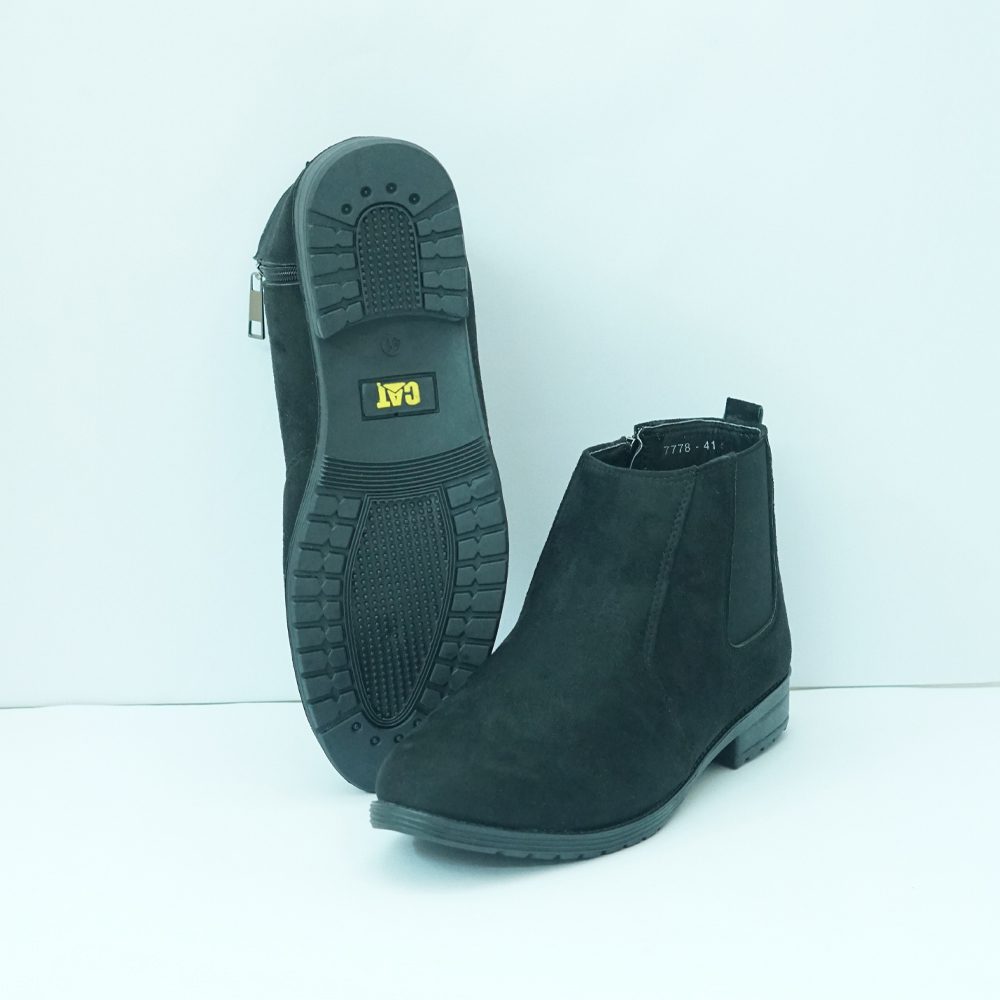 Classic Black Chelsea Ankle Boots - Image 4